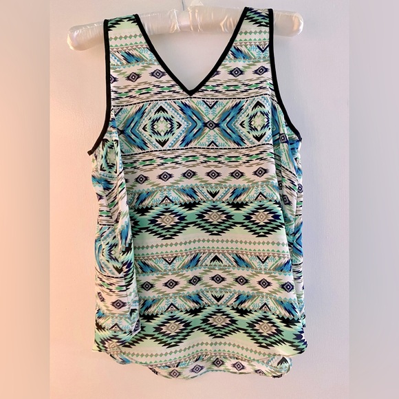 NWOT, patterned tank top - Picture 4 of 4